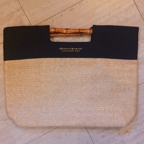 Donna Karan Handbags - NWOT Donna Karan Cashmere Mist Straw Bamboo Handles Handbag